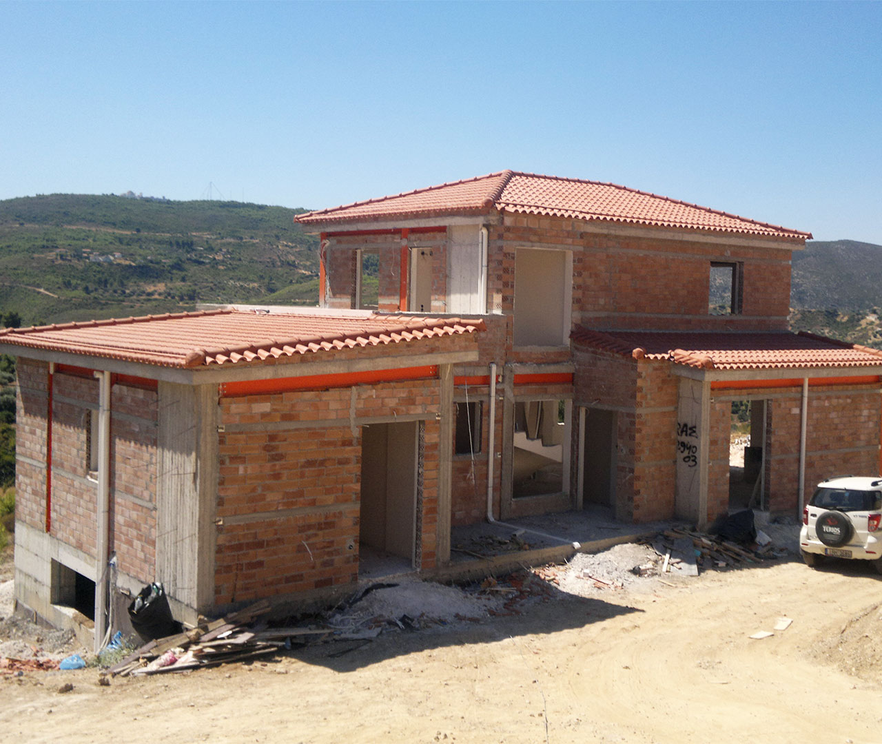 construction of a maisonette in Oropos